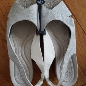 Women's Crocs Leigh Ann Oyster Shimmer Slingback 9